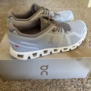 On Cloud women’s sneakers